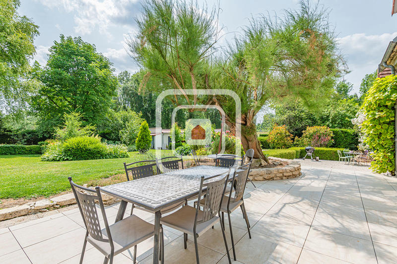 Maison - 350 m² - 8 pièces