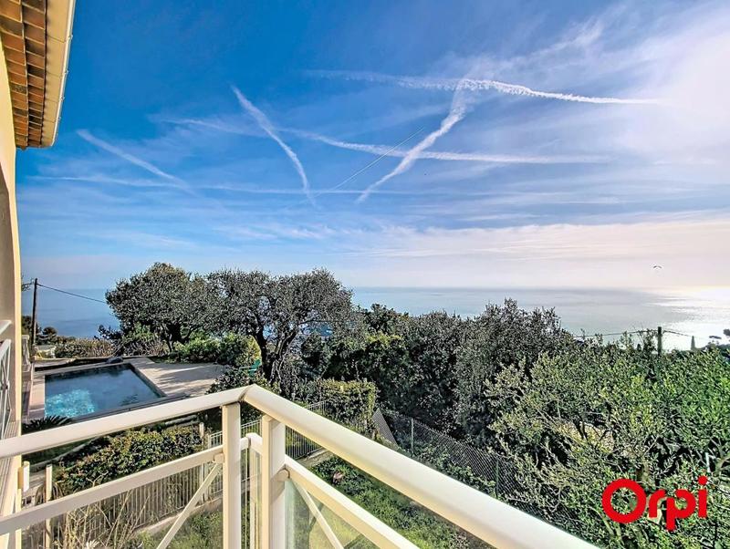 Maison - 222 m² - 8 pièces