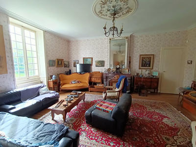 Maison - 369 m² - 10 pièces