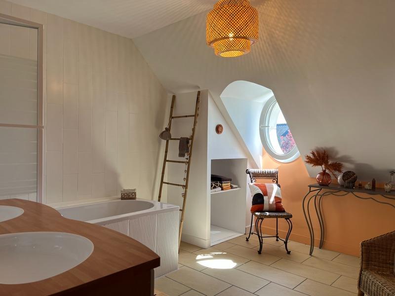 Maison - 240 m² - 8 pièces