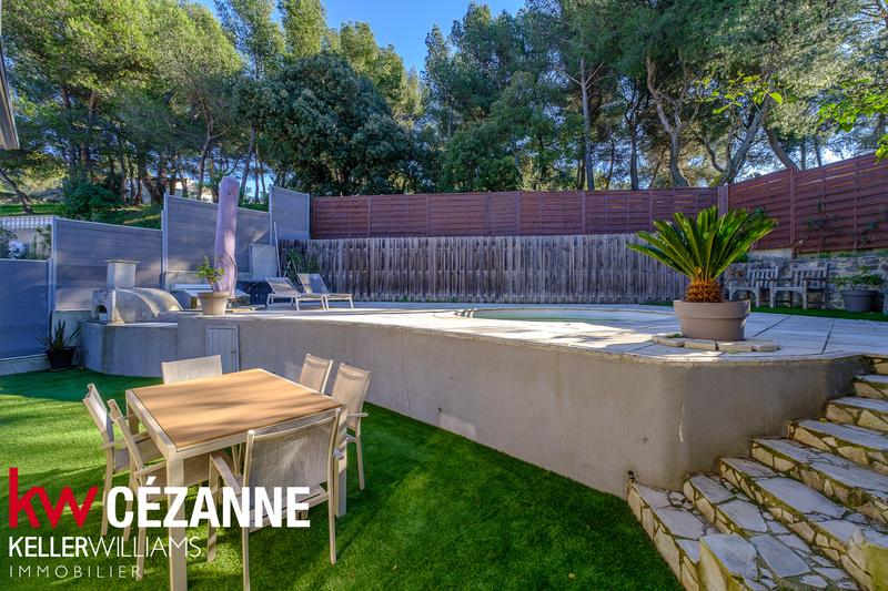 Maison - 90 m² - 5 pièces