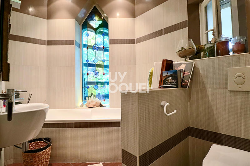 Maison - 224 m² - 8 pièces