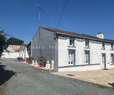 Maison - 252 m² - 11 pièces