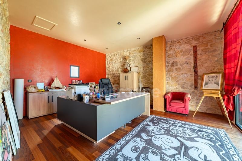 Maison - 450 m² - 11 pièces