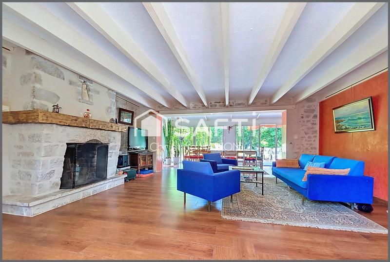 Maison - 216 m² - 8 pièces