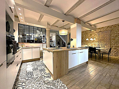 Maison - 215 m² - 6 pièces