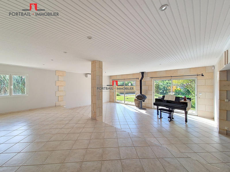 Maison traditionnelle - 240 m² - 6 pièces