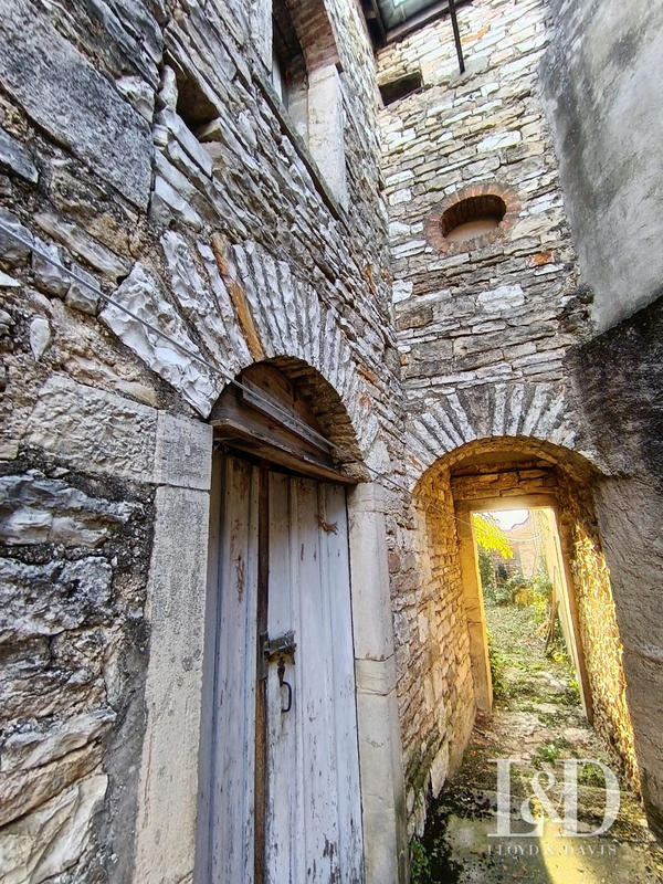 Maison ancienne - 160 m² - 2 pièces