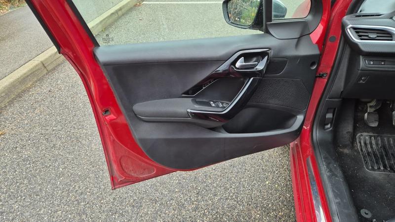 Peugeot 208 II 1.2 PureTech 82 Style - 5 places