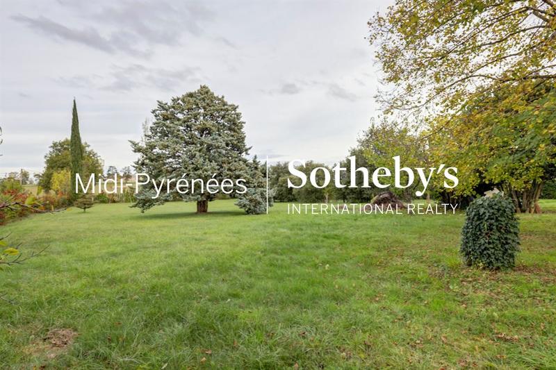 Maison - 256 m² - 7 pièces