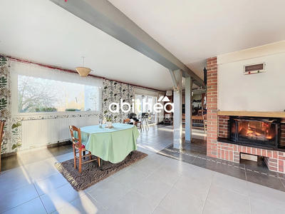 Maison - 225 m² - 9 pièces