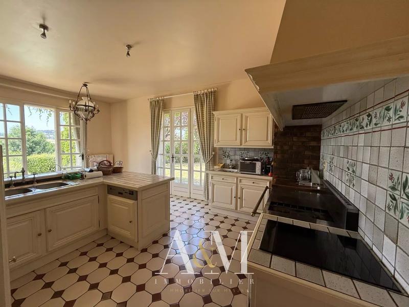 Propriété - 275 m² - 7 pièces