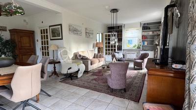 Maison traditionnelle - 132 m² - 7 pièces