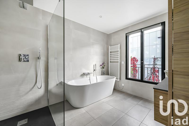 Maison - 162 m² - 8 pièces