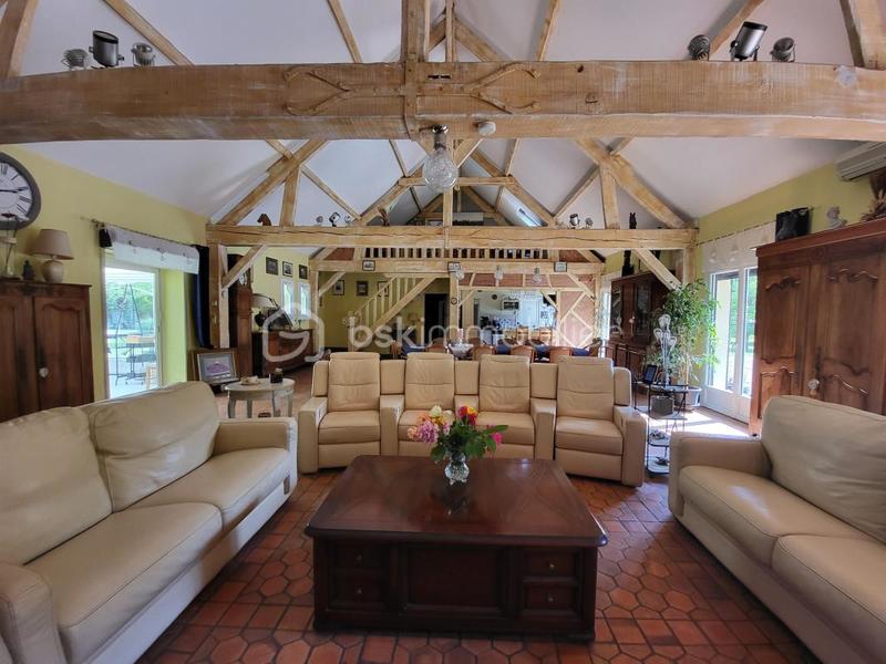 Propriété - 250 m² - 9 pièces