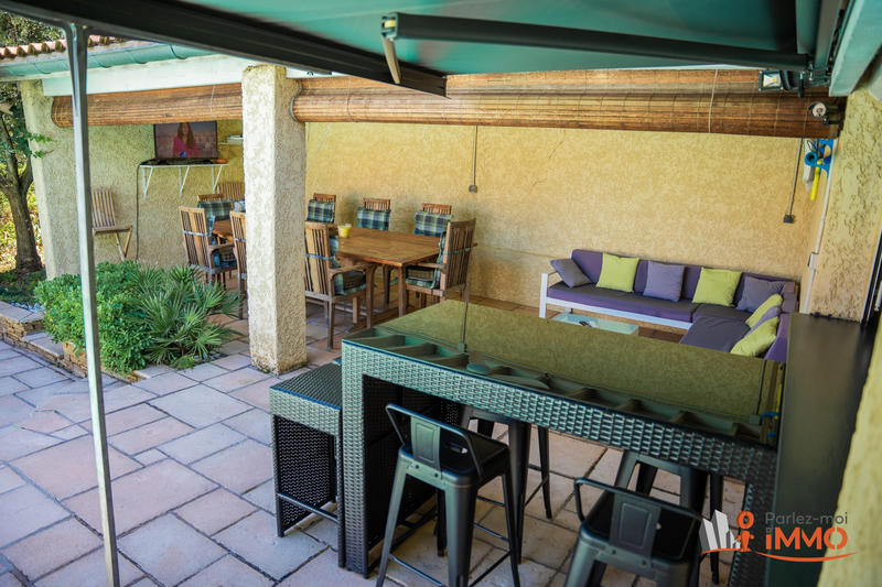 Maison traditionnelle - 196 m² - 7 pièces