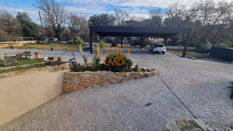 Propriété - 250 m² - 7 pièces