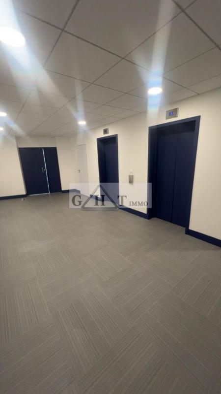 Bureau - 213 m²