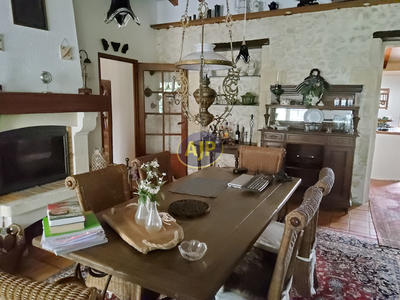 Maison - 204 m² - 6 pièces