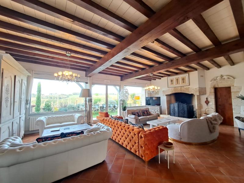 Maison - 557 m² - 16 pièces