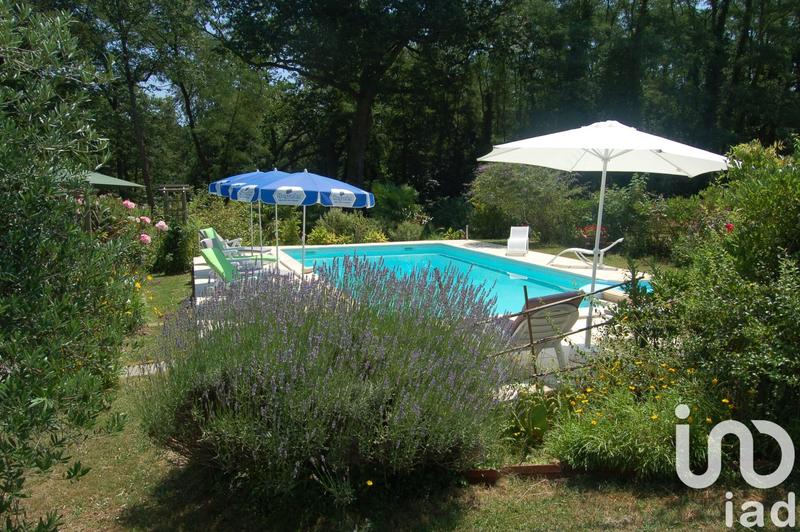 Maison - 263 m² - 9 pièces