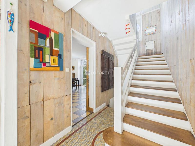 Maison - 205 m² - 8 pièces