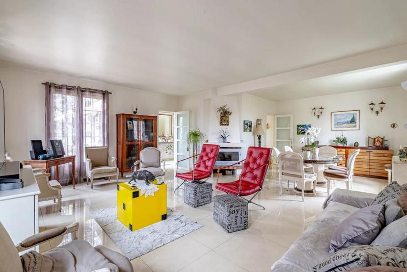 Maison - 220 m² - 7 pièces