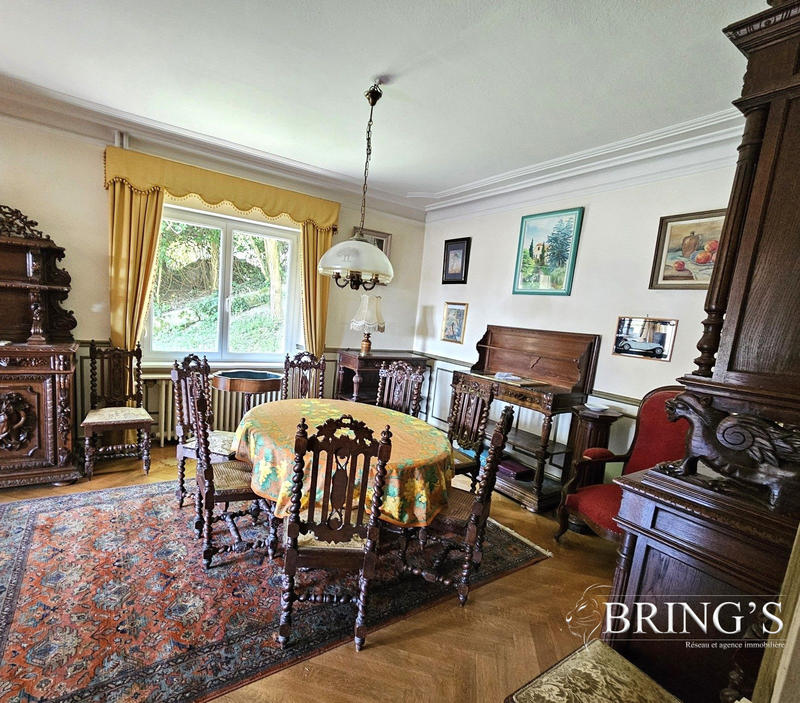 Maison - 234 m² - 8 pièces