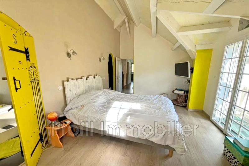 Maison - 235 m² - 8 pièces