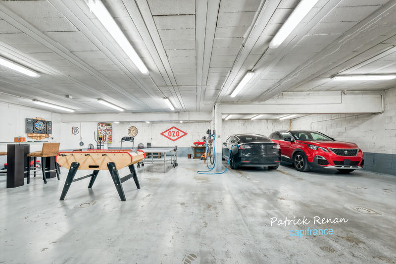 Maison - 439 m² - 8 pièces