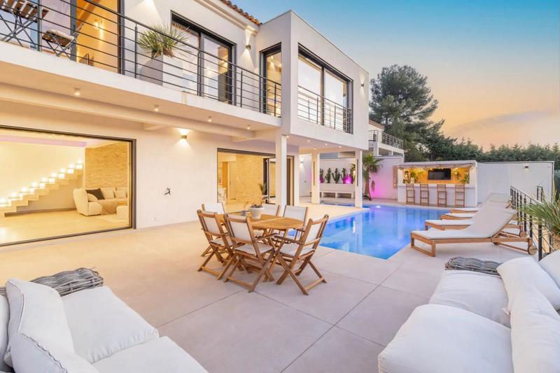 Villa - 225 m² - 7 pièces