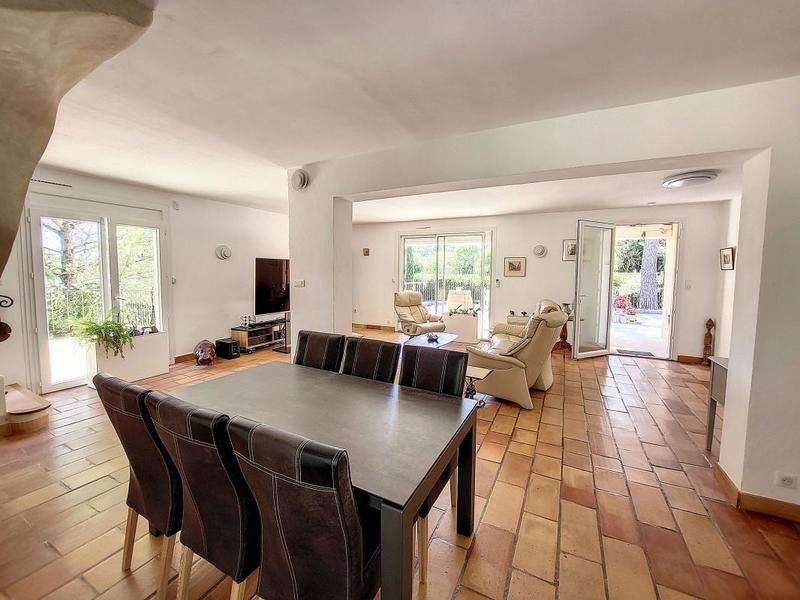 Maison - 210 m² - 6 pièces
