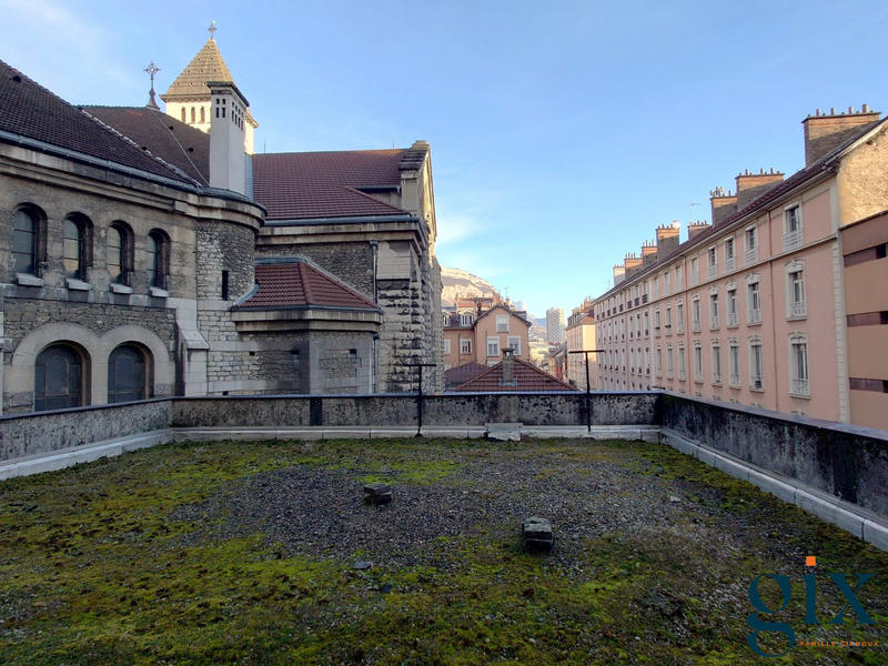 Appartement - 255 m² - 10 pièces