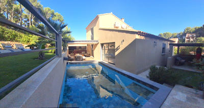 Maison - 230 m² - 8 pièces