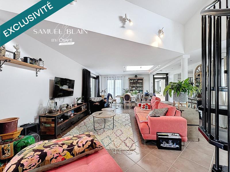 Maison - 240 m² - 10 pièces