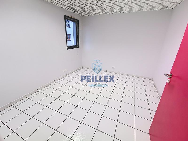 Bureau - 137 m² - 4 pièces