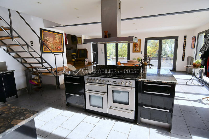 Maison - 228 m² - 5 pièces