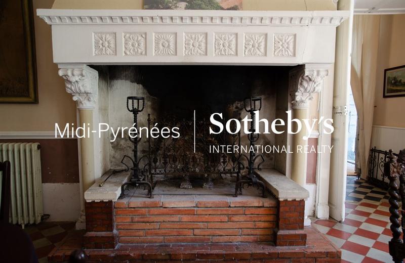 Château - 1 573 m² - 36 pièces