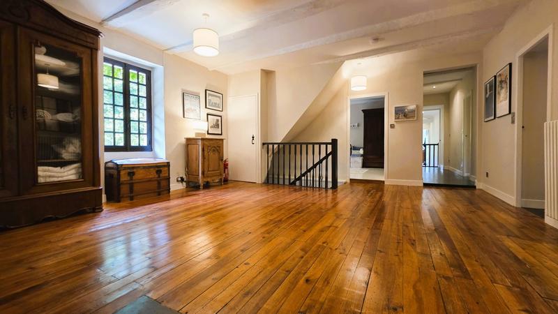 Maison - 426 m² - 15 pièces