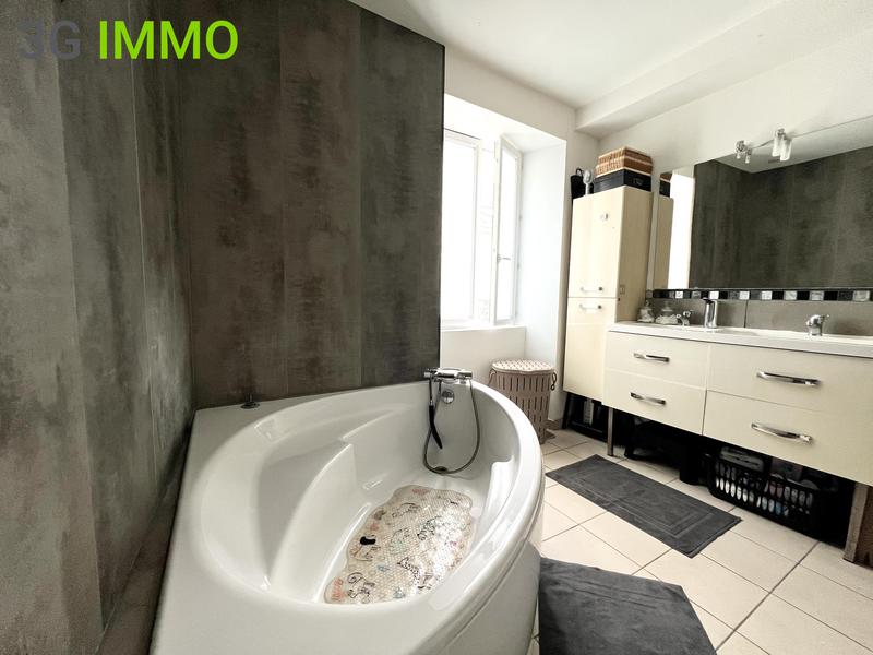 Maison en pierre - 92 m² - 4 pièces