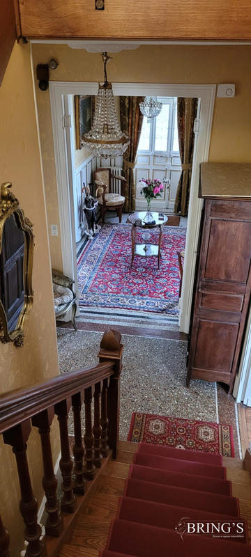 Maison - 222 m² - 9 pièces