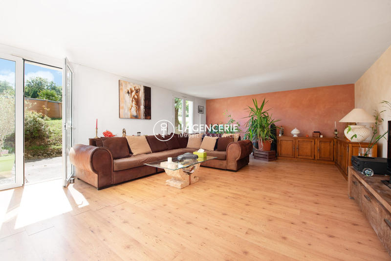 Maison - 210 m² - 6 pièces