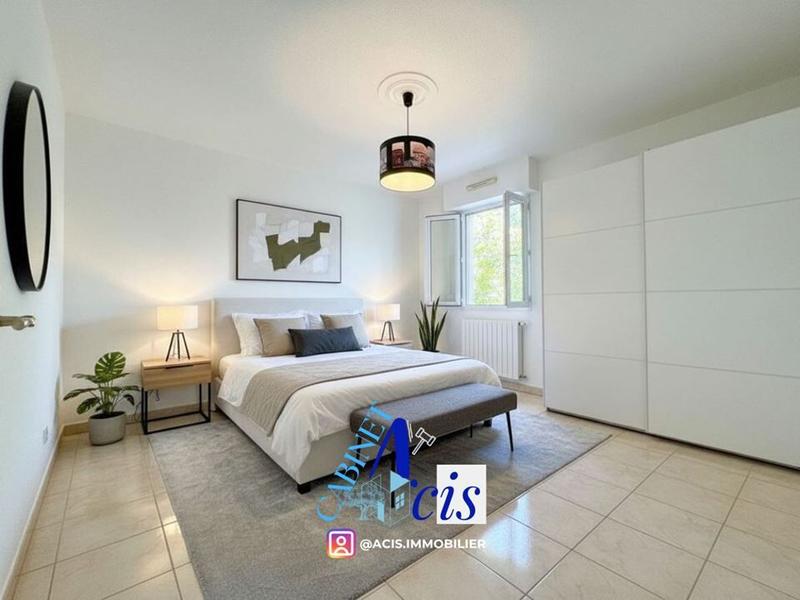 Appartement - 90 m² - 4 pièces