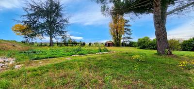 Terrain constructible - 592 m²