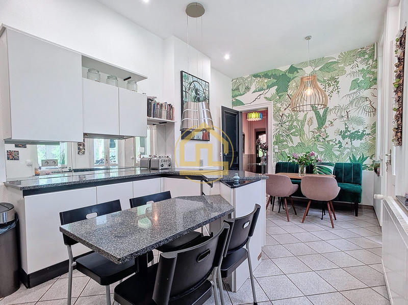 Maison - 292 m² - 9 pièces