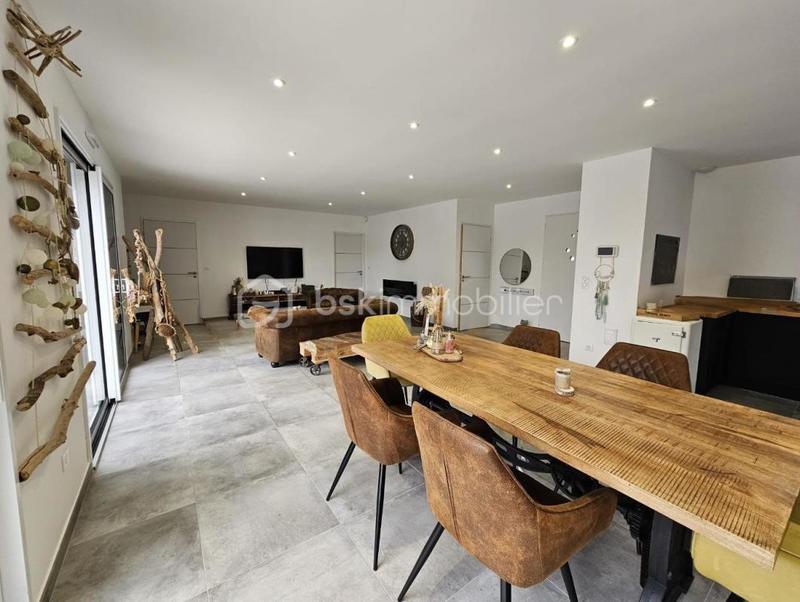 Maison - 210 m² - 10 pièces