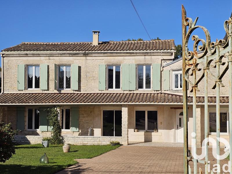 Maison - 210 m² - 6 pièces