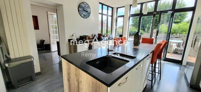 Maison - 200 m² - 7 pièces