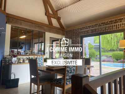 Maison - 275 m² - 15 pièces