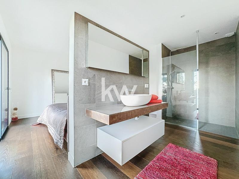 Maison - 335 m² - 7 pièces